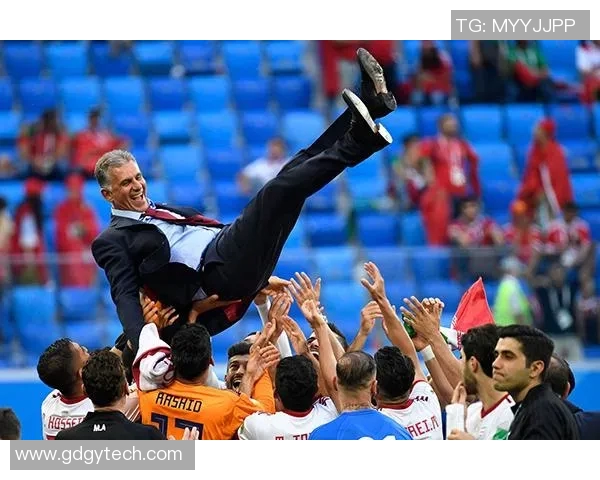 小罗的多彩人生揭秘足球明星背后的艺术与商业之路