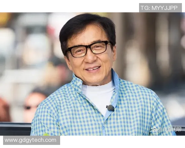 香港足球明星队成龙携手传奇球星共创辉煌足球盛宴