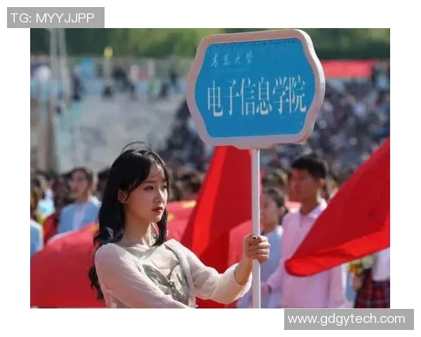 时尚与运动结合足球明星斜挎包推荐让你走在潮流前沿