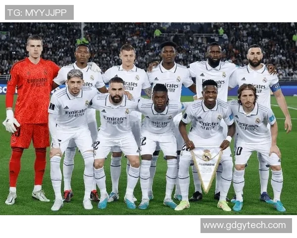 208厘米以上的足球明星们如何在绿茵场上展现他们的独特魅力与实力