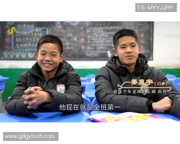 足球场上的传奇人生他是如何从平凡少年成长为足球明星的故事